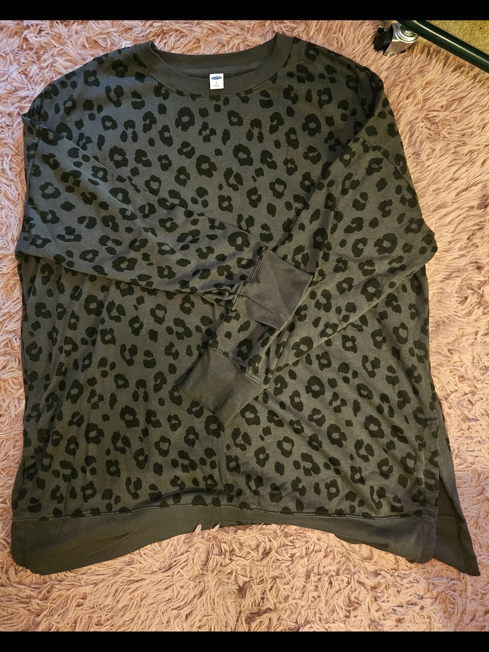 Old Navy☆Charcoal Gray Leopard Print Long Sleeve Top - Picture 3 of 4